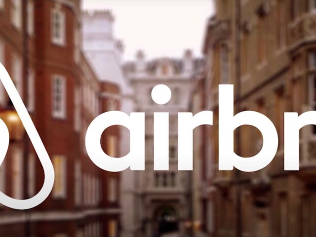 The inscription "Airbnb" on the background of buildings