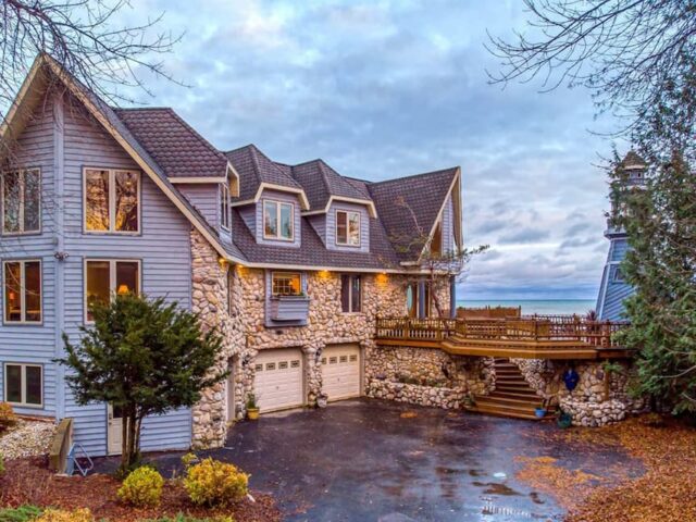 Lake Michigan Airbnbs